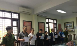 Công an thành phố Nam Định vừa tiến hành bắt giữ 7 đối tượng đòi nợ thuê - Ảnh: Hoàng Long