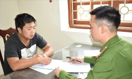 Nguyễn Văn Đăng khai nhận đã đổ xăng đốt xe của hàng xóm để "xả giận" - Ảnh: Hoàng Long