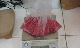 Công an bắt giữ 10.000 viên hồng phiến và nhiều loại ma tuý khác - Ảnh: Hoàng Long