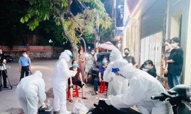 Hà Nam thần tốc, thâu đêm xét nghiệm toàn bộ thành phố Phủ Lý trong 3 ngày để truy tìm F0 - Ảnh: Hoàng Long