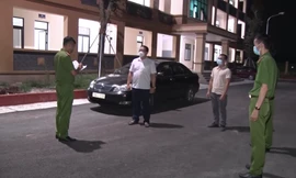 Bắt giám đốc doanh nghiệp ở Hà Nội làm giả giấy đi đường 