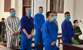 Ngày 25/10, con nuôi Đường "Nhuệ" là Bùi Mạnh Tiến và 5 đồng phạm bị xử vì vì tội đánh người gây thương tích - Ảnh: Hoàng Long