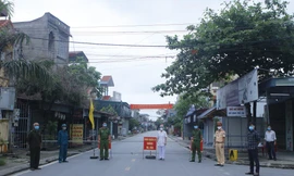 Phong toả khẩn cấp xã Yên Cường (huyện Ý Yên, Nam Định) vì chính quyền lơ là, để bệnh nhân COVID-19 giao tiếp phức tạp - Ảnh: Hoàng Long