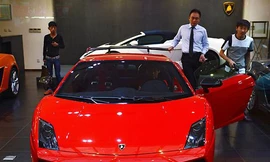 Trung Quốc lại "dậy sóng" vụ một lãnh đạo cao cấp bị giáng chức vì con trai chết trong vụ tai nạn xe Ferrari cùng một phụ nữ khỏa thân