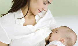 Cách nhận biết bé bú đủ no