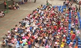 Hình ảnh trường học cơi nới đón ‘heo vàng’