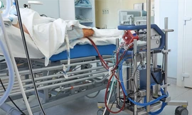 Bệnh nhân phi công người Anh lại dương tính COVID-19, tiên lượng còn nặng