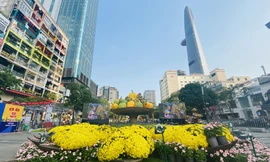 Tối nay sẽ khai mạc đường hoa Nguyễn Huệ - Ảnh: Văn Minh