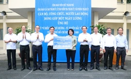 Vì biển đảo quê hương, cán bộ TPHCM góp một ngày lương