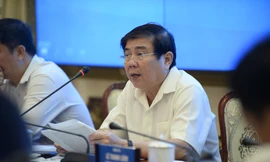 Chủ tịch TPHCM phê bình lãnh đạo quận huyện lơ là họp phòng chống dịch COVID-19