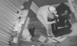 Trích xuất camera phát hiện 2 người leo vào nhà cô gái trộm gần 3 tỷ đồng