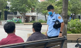 Nhiều người Sài Gòn bị nhắc nhở vì không đeo khẩu trang