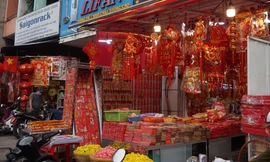 Sắc đỏ ngập tràn, Sài Gòn rộn ràng không khí Tết Dương lịch