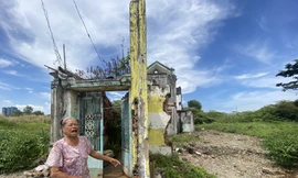 Những mái nhà trơ trọi giữa Thủ Thiêm