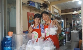 Quán cơm dành cho người nghèo đầy nghĩa tình ở Sài Gòn 