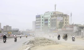 Đại công trường gây bão bụi mờ mắt người dân Hà Nội