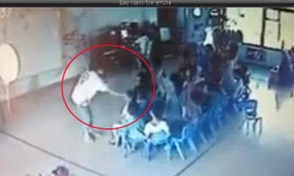 Cô giáo ném trẻ mầm non xuống sàn nhà
