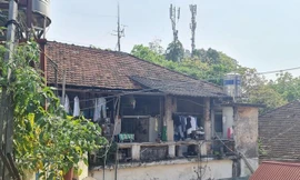 Hàng chục hộ dân sinh sống tạm bợ tại biệt thự cũ tại số 13 Phan Huy Chú