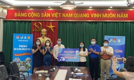 Thành đoàn Hà Nội tiếp nhận bốt lấy mẫu xét nghiệm lưu động hỗ trợ phòng, chống COVID-19