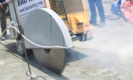 Công trình 8B Lê Trực đang được phá dỡ