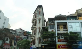 Một căn nhà có hình thù "kỳ dị" trên phố Tôn Đức Thắng, quận Đống Đa.