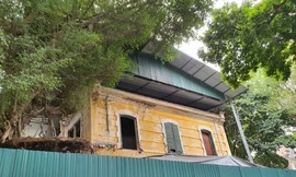 Biệt thự tại khu đất "kim cương" đang được quây rào chờ tu bổ