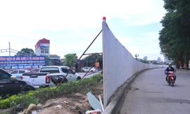 Hà Nội yêu cầu tháo dỡ rào bê tông chắn đường vành đai 2,5 