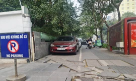 Nhiều quận ở Hà Nội bắt đầu dẹp bãi xe ô tô trên vỉa hè