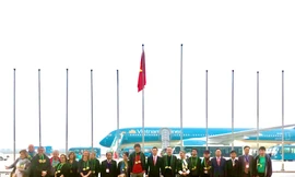 Sở Du lịch Hà Nội đón những vị khách quốc tế đầu tiên đến Hà Nội năm 2020. 