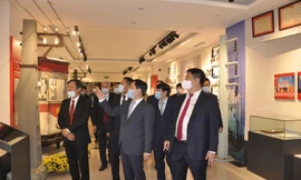 Đoàn Trung ương Đoàn thăm phòng truyền thống của EVN HANOI