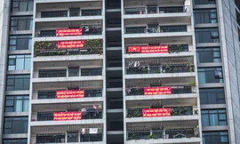 Cư dân 302 Cầu Giấy kiến nghị được ký hợp đồng với đơn vị điện lực để được hưởng chính sách miễn giảm tiền điện của Chính phủ.