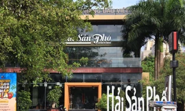 Nhà hàng Hải sản phố vẫn tồn tại trên mương Phan Kế Bính bất chấp nhiều văn bản chỉ đạo của Phó Thủ tướng Chính phủ