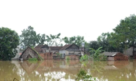 Cảnh báo đầy tràn nước các hồ chứa lớn ở Thủ đô