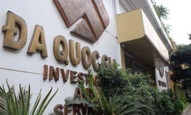 Cưỡng chế phá dỡ loạt công trình 'xẻ thịt' mương Phan Kế Bính