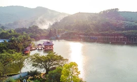 Thắng cảnh Ao Vua tại huyện Ba Vì, Hà Nội