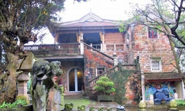 Việt phủ Thành Chương là địa điểm thu hút nhiều du khách đến thăm quan.