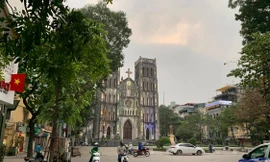 Hà Nội 'rà từng ngõ, gõ từng nhà' đề nghị ngừng kinh doanh