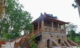 Cưỡng chế tháo dỡ 'cung điện công chúa' ở Ba Vì- Hà Nội .