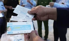 Thu giữ lô kit test COVID-19 và tân dược trị giá trên 10 tỉ đồng