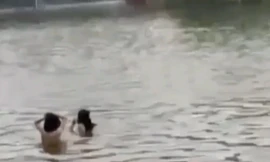 Đề xuất xử phạt 2 thanh niên 'tắm tiên' ở Hồ Gươm 3 triệu đồng