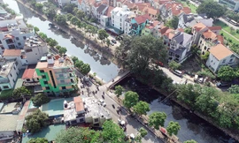 Nơi đặt ống cống thu gom nước thải tại sông Lừ.