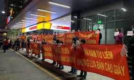 Cư dân giăng băng rôn tại chung cư Dreamland Bonanza Duy Tân.