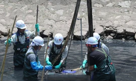 JEBO làm sạch sông Tô Lịch trước đây. Ảnh minh họa