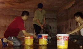 Thau dọn bể tại tòa nhà SunSquare. Ảnh: Ban đại diện cư dân