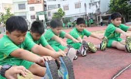 Trẻ em tiểu học tăng cường vận động thể chất. Ảnh minh họa.
