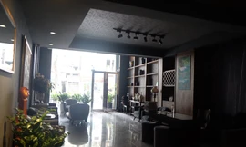 Khách sạn phố cổ đóng cửa vì không trả nổi chi phí 