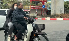 Đầu trần tham gia giao thông, Phó Công an phường bị người dân phản ánh