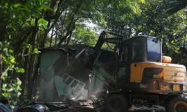 Tháo dỡ loạt công trình vi phạm trong Công viên Tuổi trẻ Thủ đô