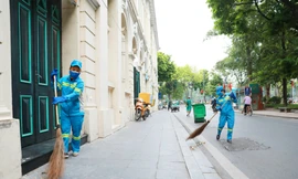 Niềm vui đón Tết của những lao động đêm ngày làm sạch đẹp Thủ đô