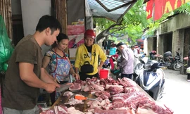 Thịt bày bán tại chợ dân sinh. Ảnh minh họa